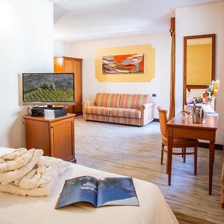 Crabun Hotel Пон-Сен-Мартен Екстер'єр фото
